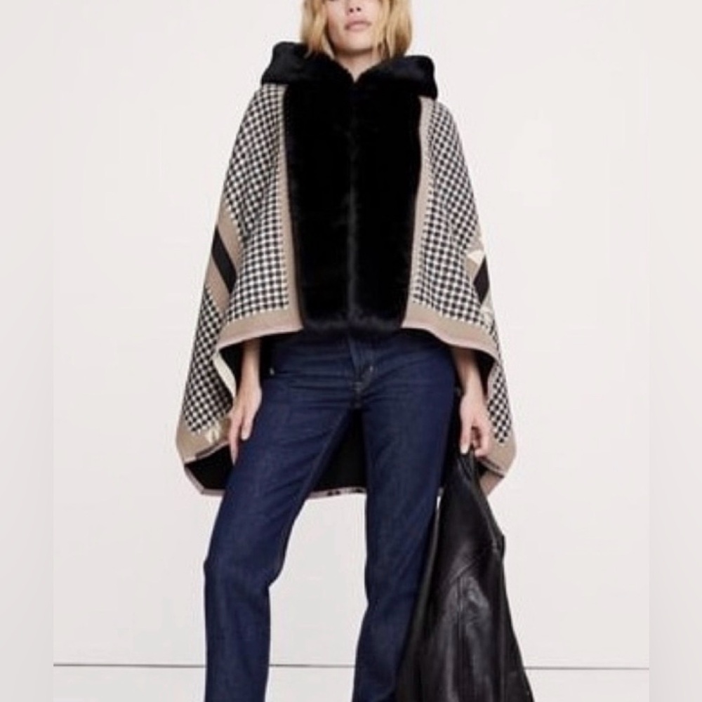 Nwt La Fiorentina Houndstooth Wrap with Black Fur Accent